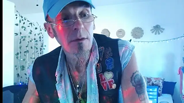 Snapshot of mycock2474u chatting on February 25, 2:58 am mycock2474u online show from February 25, 2:58 am