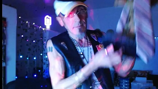 Snapshot of mycock2474u chatting on March 6, 12:09 pm mycock2474u online show from March 6, 12:09 pm