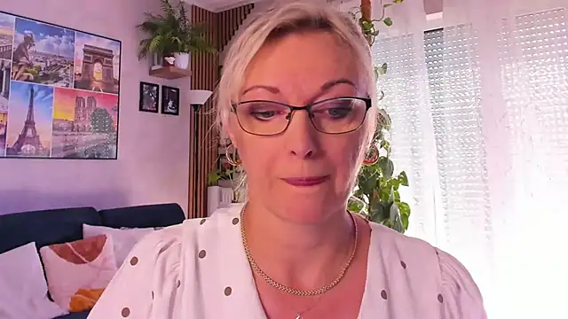 vanessa chat online show from September 12, 6:35 am