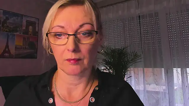 vanessa chat online show from October 27, 2:32 pm