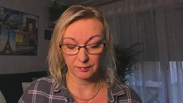 vanessa chat online show from December 2, 2:23 pm