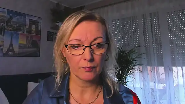 vanessa chat online show from December 3, 2:15 pm