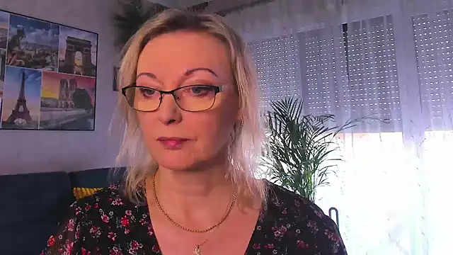 vanessa chat online show from March 8, 2:32 pm