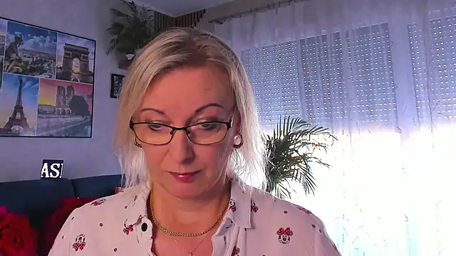vanessa chat online show from May 27, 1:30 pm