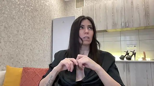 Snapshot of HotyWinter chatting on February 2, 8:57 am HotyWinter online show from February 2, 8:57 am