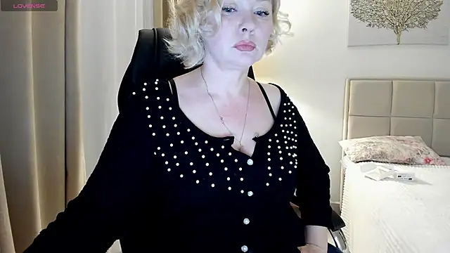 Snapshot of Colette__1977 chatting on April 23, 9:06 pm Colette 1977 online show from April 23, 9:06 pm
