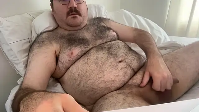 Snapshot of elagobear chatting on June 19, 6:45 pm elagobear online show from June 19, 6:45 pm