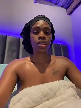 LuciousLips96 online show from December 20, 8:05 pm