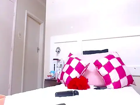 LuciousLips96 online show from April 1, 6:49 pm