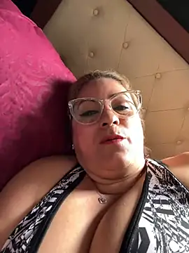 Snapshot of x_elena_x chatting on December 19, 6:45 pm x elena x online show from December 19, 6:45 pm