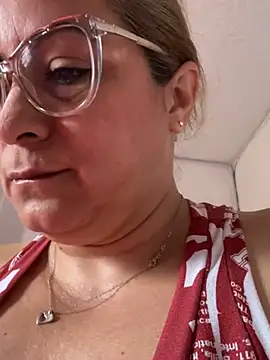 Snapshot of x_elena_x chatting on December 22, 12:16 pm x elena x online show from December 22, 12:16 pm