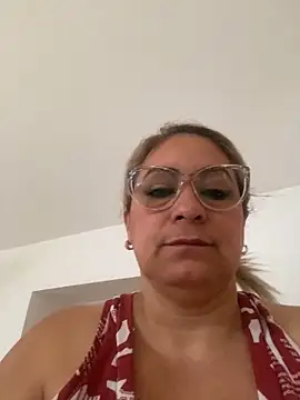 Snapshot of x_elena_x chatting on January 30, 9:36 am x elena x online show from January 30, 9:36 am