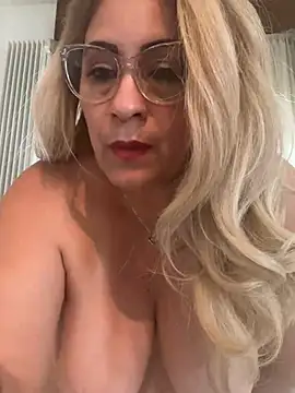 Snapshot of x_elena_x chatting on February 26, 12:36 pm x elena x online show from February 26, 12:36 pm