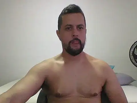 Snapshot of TRIISTAN_KING10 chatting on July 17, 10:25 pm TRIISTAN KING10 online show from July 17, 10:25 pm