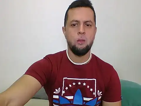 Snapshot of TRIISTAN_KING10 chatting on July 23, 3:43 pm TRIISTAN KING10 online show from July 23, 3:43 pm