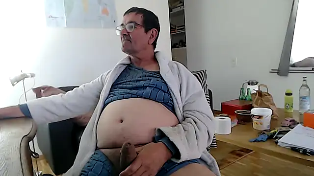 Snapshot of silvio-aus-luzern-CH chatting on April 27, 7:28 am silvio-aus-luzern-CH online show from April 27, 7:28 am