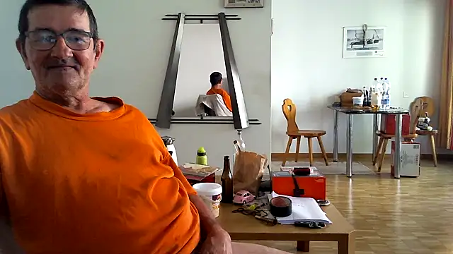 Snapshot of silvio-aus-luzern-CH chatting on July 10, 8:50 am silvio-aus-luzern-CH online show from July 10, 8:50 am