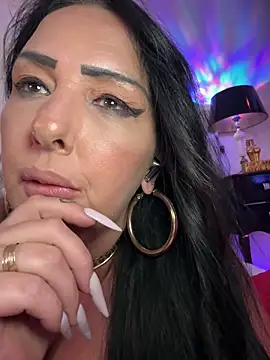 Snapshot of TiffanyRoxx chatting on May 20, 10:05 pm TiffanyRoxx online show from May 20, 10:05 pm