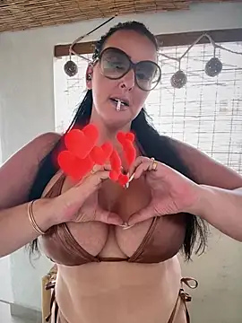 Snapshot of TiffanyRoxx chatting on July 23, 10:57 am TiffanyRoxx online show from July 23, 10:57 am