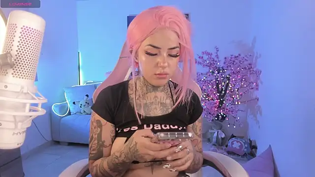 cute catlyn online show from April 16, 2:40 pm