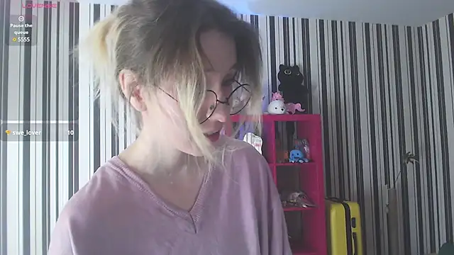 Snapshot of _Hanna_Moon_ chatting on December 27, 9:17 am  Hanna Moon  online show from December 27, 9:17 am