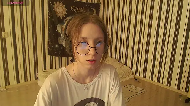 Snapshot of _Hanna_Moon_ chatting on October 1, 2:45 pm  Hanna Moon  online show from October 1, 2:45 pm