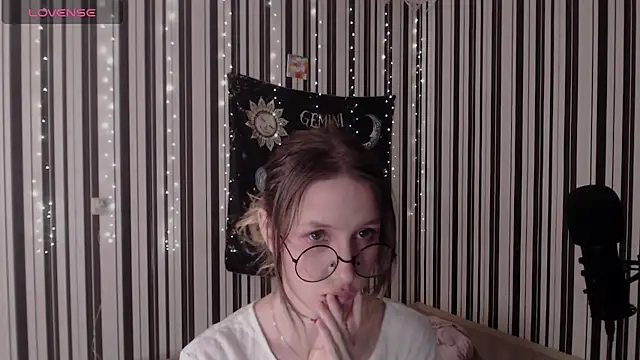 Snapshot of _Hanna_Moon_ chatting on October 12, 1:21 pm  Hanna Moon  online show from October 12, 1:21 pm