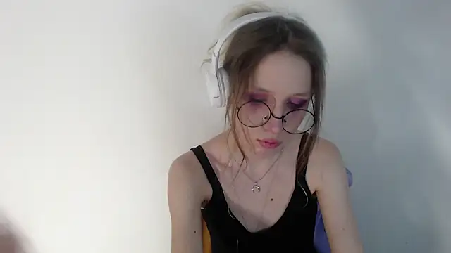  Hanna Moon  online show from April 17, 11:24 am