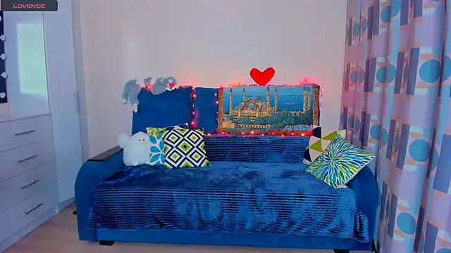 EllenMoore online show from December 15, 2:30 am