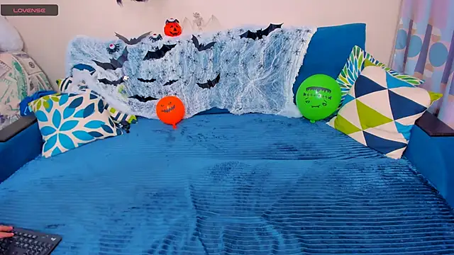 EllenMoore online show from November 1, 3:08 am