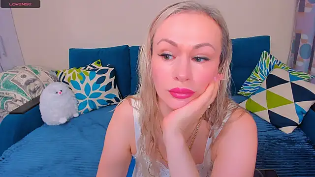 EllenMoore online show from November 14, 3:05 am