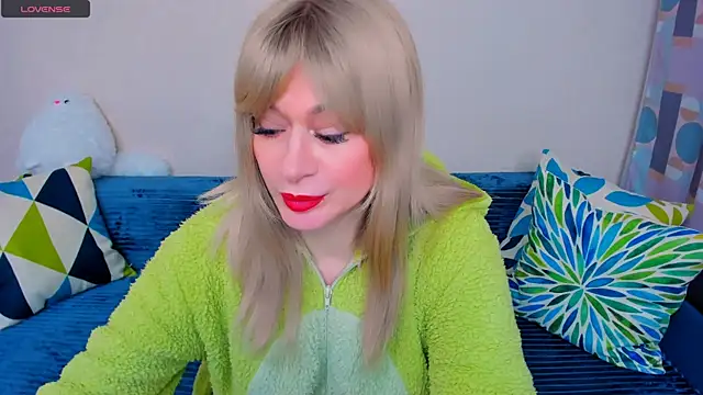 EllenMoore online show from March 27, 3:12 am