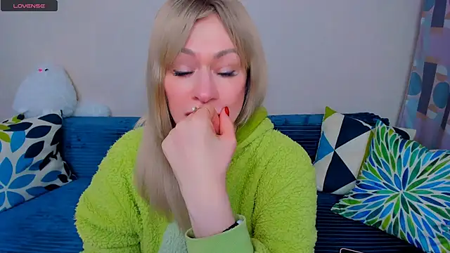 EllenMoore online show from April 1, 3:07 am