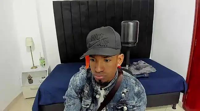 anhtony wayans online show from December 18, 11:40 pm