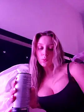 Snapshot of LilyOrion chatting on September 12, 3:39 am LilyOrion online show from September 12, 3:39 am