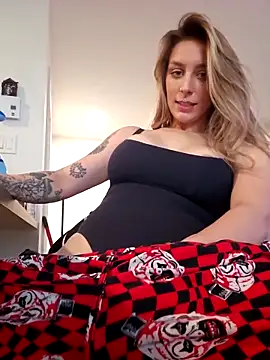 Snapshot of LilyOrion chatting on October 25, 6:24 pm LilyOrion online show from October 25, 6:24 pm