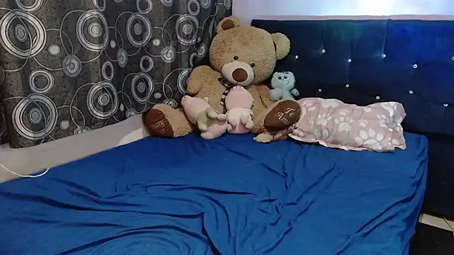 Snapshot of ANGELIQUE_KLANE chatting on February 11, 5:01 am ANGELIQUE KLANE online show from February 11, 5:01 am