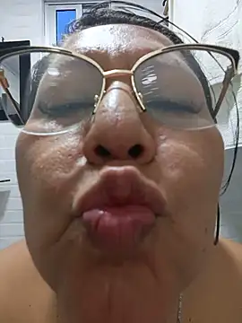 Snapshot of Brenda_Berck_ chatting on June 16, 1:25 pm Brenda Berck online show from June 16, 1:25 pm