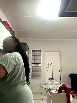 Bootyliciouse21X online show from December 14, 1:49 pm