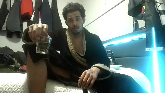 bigdickjojo69 online show from March 12, 1:23 am