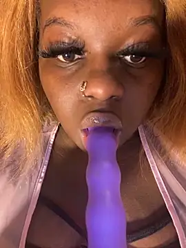 Snapshot of Cyebony chatting on December 6, 9:43 am Cyebony online show from December 6, 9:43 am