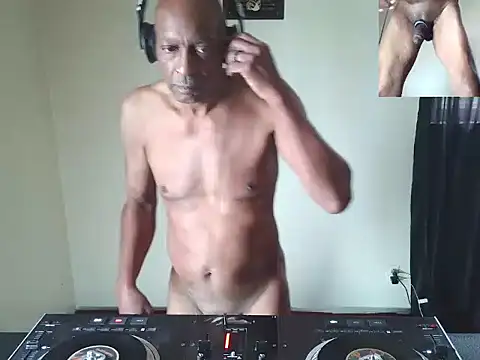 Snapshot of longdick4you8686 chatting on June 11, 2:59 pm longdick4you8686 online show from June 11, 2:59 pm