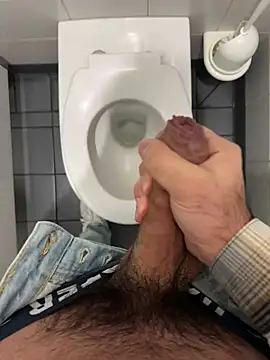 Snapshot of mrcumshotboy chatting on January 5, 6:35 pm mrcumshotboy online show from January 5, 6:35 pm