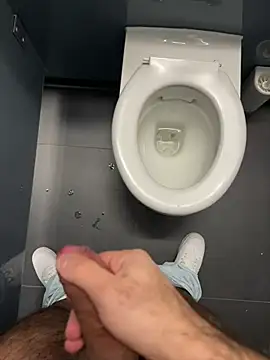 Snapshot of mrcumshotboy chatting on February 22, 10:42 pm mrcumshotboy online show from February 22, 10:42 pm