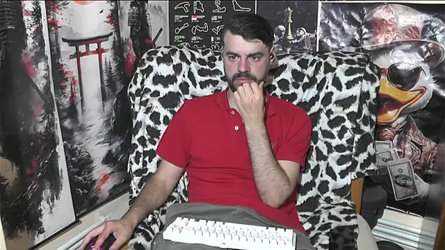 Snapshot of 00george chatting on April 20, 7:48 pm 00george online show from April 20, 7:48 pm