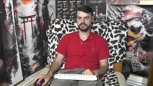 Snapshot of 00george chatting on April 22, 10:39 am 00george online show from April 22, 10:39 am