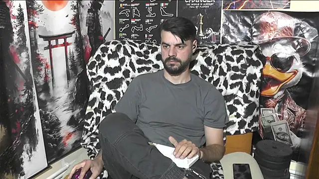 Snapshot of 00george chatting on April 24, 7:16 pm 00george online show from April 24, 7:16 pm