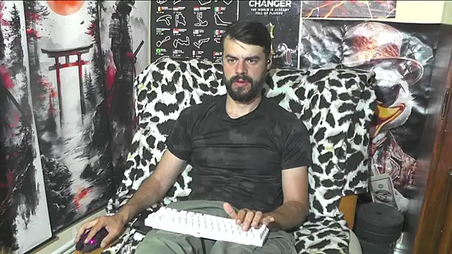 Snapshot of 00george chatting on May 15, 1:07 pm 00george online show from May 15, 1:07 pm