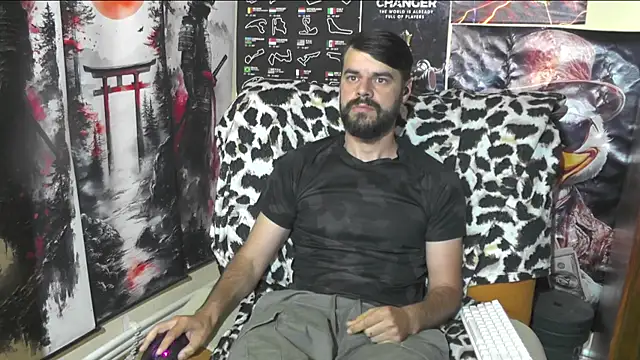 Snapshot of 00george chatting on May 17, 6:00 am 00george online show from May 17, 6:00 am