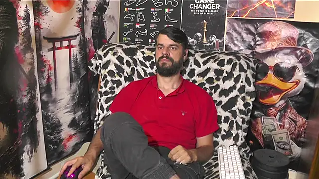 Snapshot of 00george chatting on May 23, 8:24 pm 00george online show from May 23, 8:24 pm
